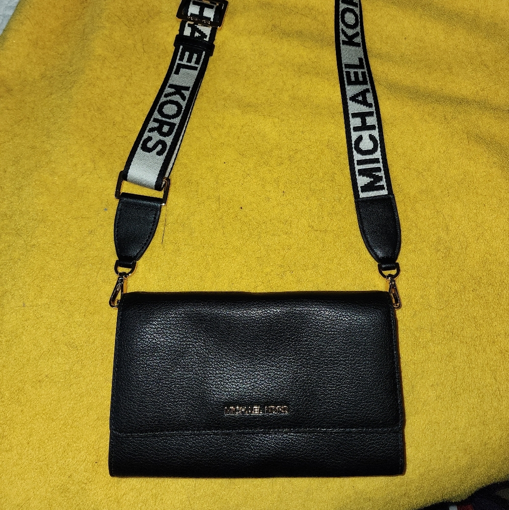 Michael Kors Jet Set Large Zip Around Wallet Crossbody Bag Black